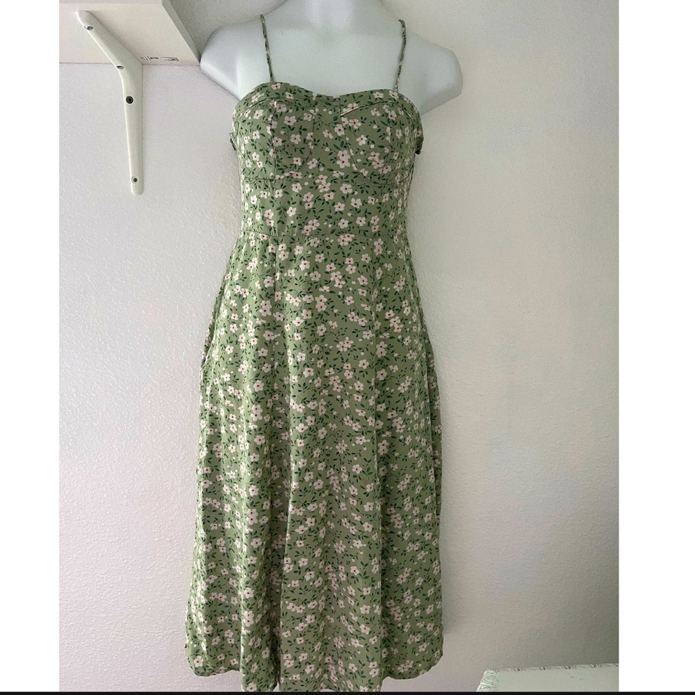 Green floral Midi dress with leg slit 🌿🌸 Size: X-small